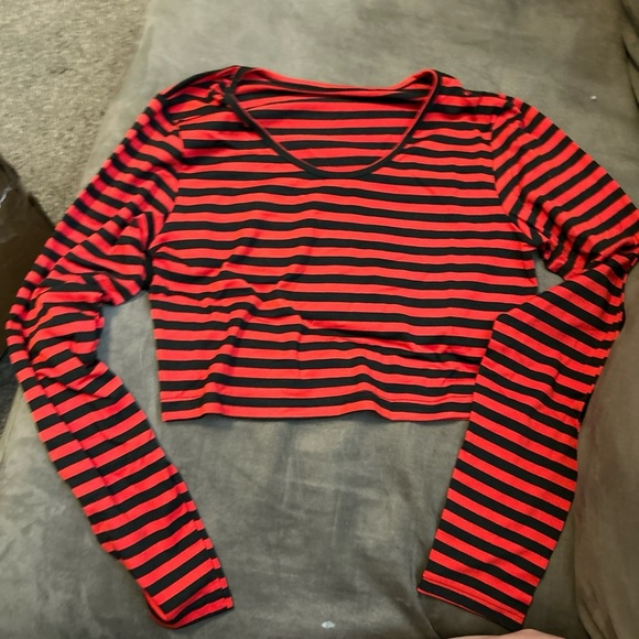 Source Unknown Tops - Scoopneck Ribbed Long-Sleeve T-Shirt In Stripe Size M Crop New Red & Black